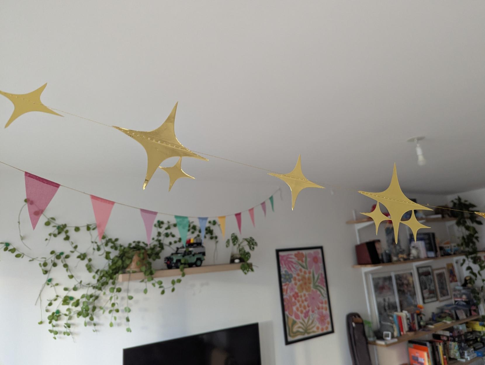 A wreath with the "sparkly stars" that have been over-used by GenAI products